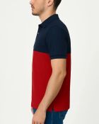 Camisa Polo Listrada em Malha Piquet Azul Marinho/Vermelho — foto 3