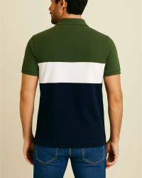 Camisa Polo Listrada em Malha Piquet Verde Musgo/Branco/Azul — foto 2