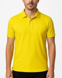 Camisa Polo Masculina Básica em Piquet Amarela — foto 1