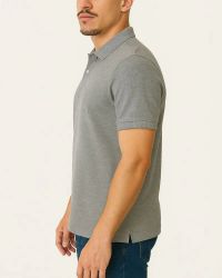 Camisa Polo Masculina Básica em Piquet Cinza Mescla — foto 3