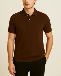 Camisa Polo Masculina Básica em Piquet Marrom — foto 1
